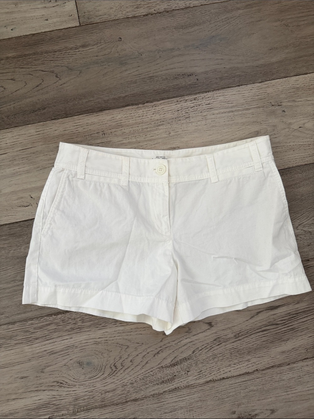 LOFT by Ann Taylor White Cotton Shorts 10